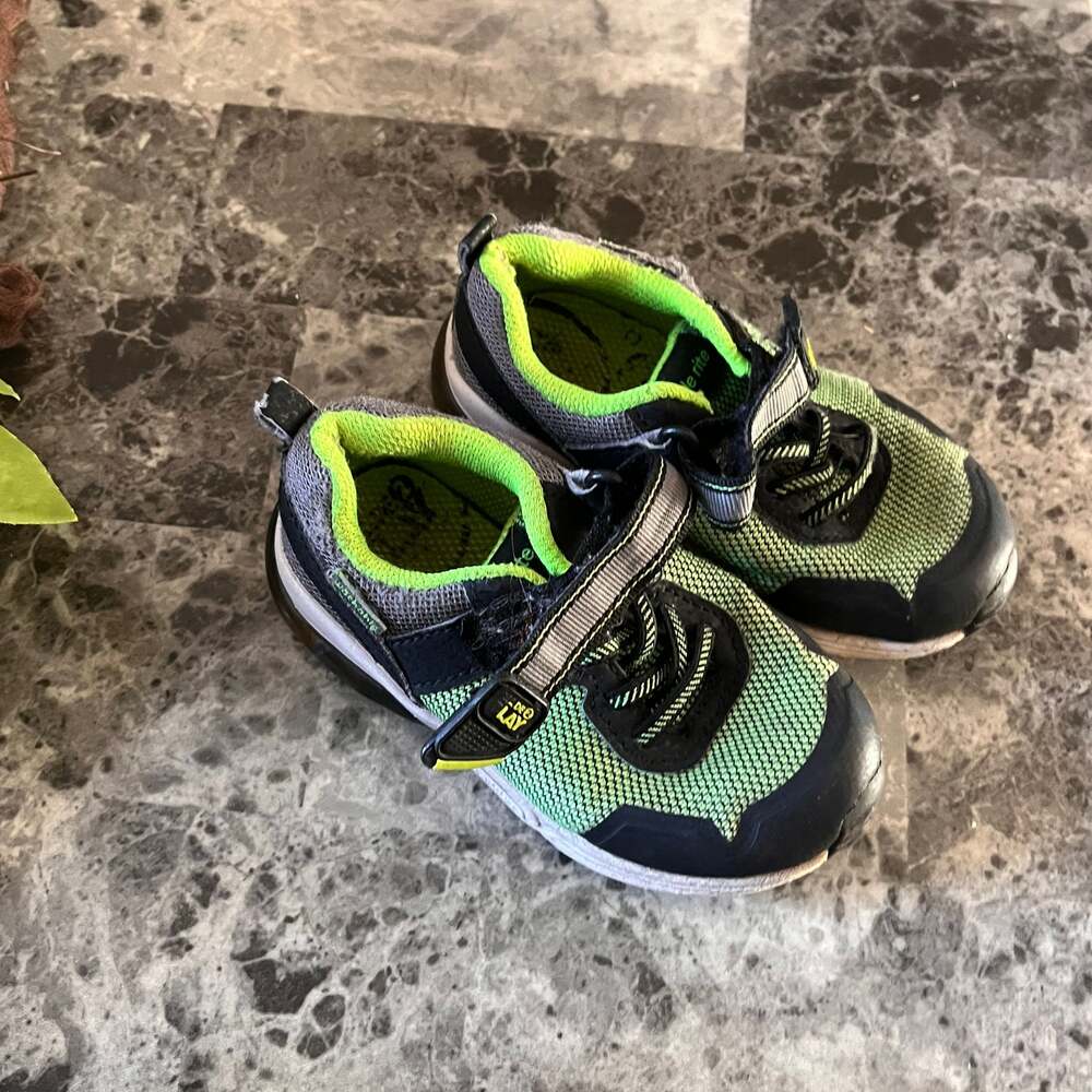 Stride Rite Kids' Made2Play Radiant Bounce Light Up Sneaker Size 7M